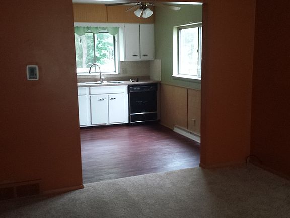 2nd image of 970 Burbank Ave