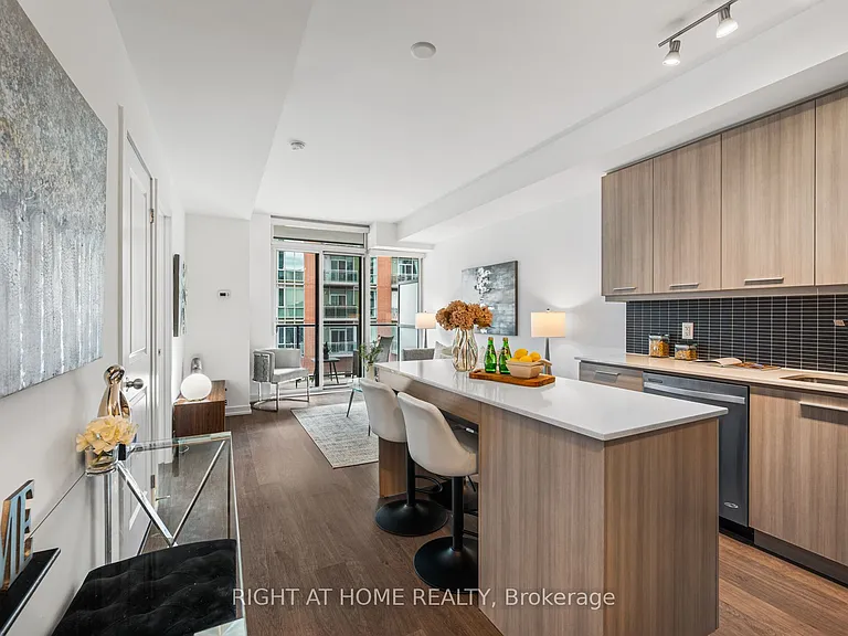105 George St #312 — Photo 4