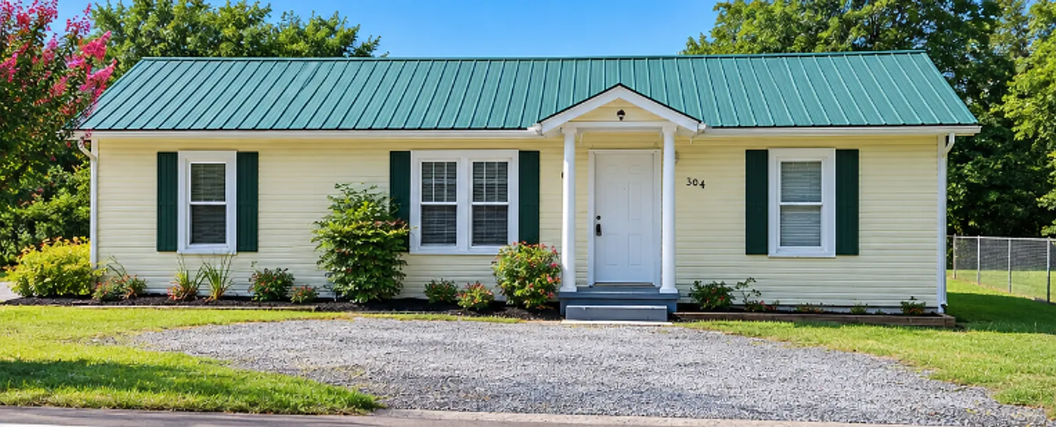 3 Bedroom Home in Rossville Freshly Renovated & Lawn Care Included! — Photo 1