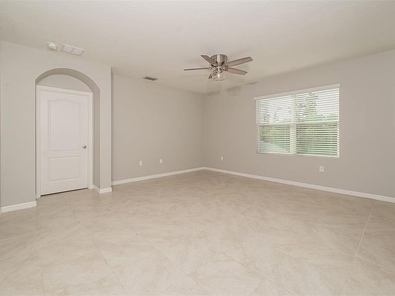 3rd image of 345 Summershore Dr