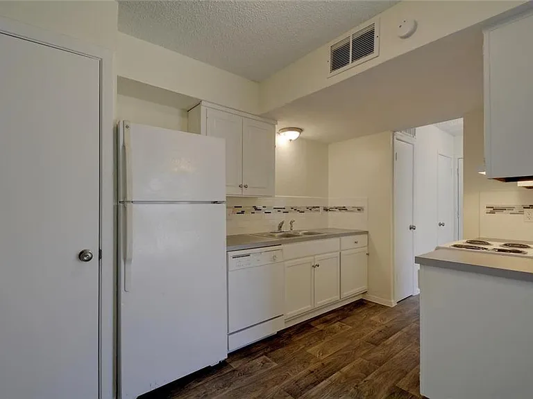 1825 Wooten Park Dr #101 — Photo 3