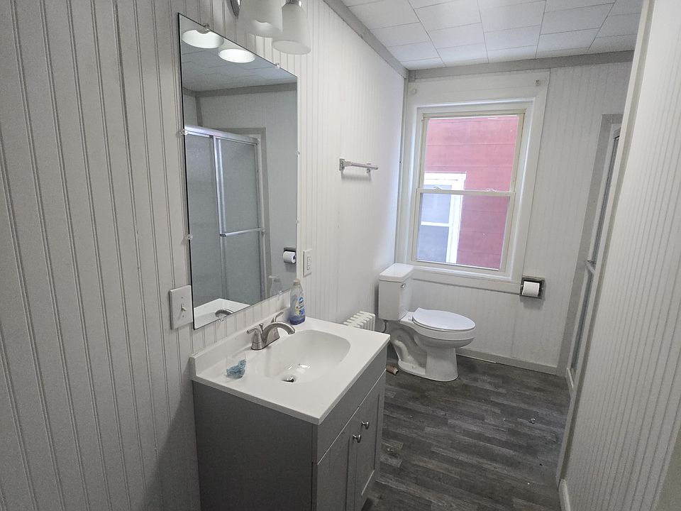 2nd image of 758 W Walnut St #1