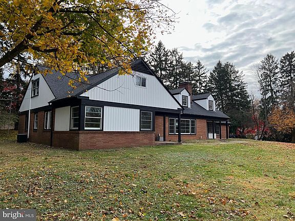 4th image of 202 Museum Rd