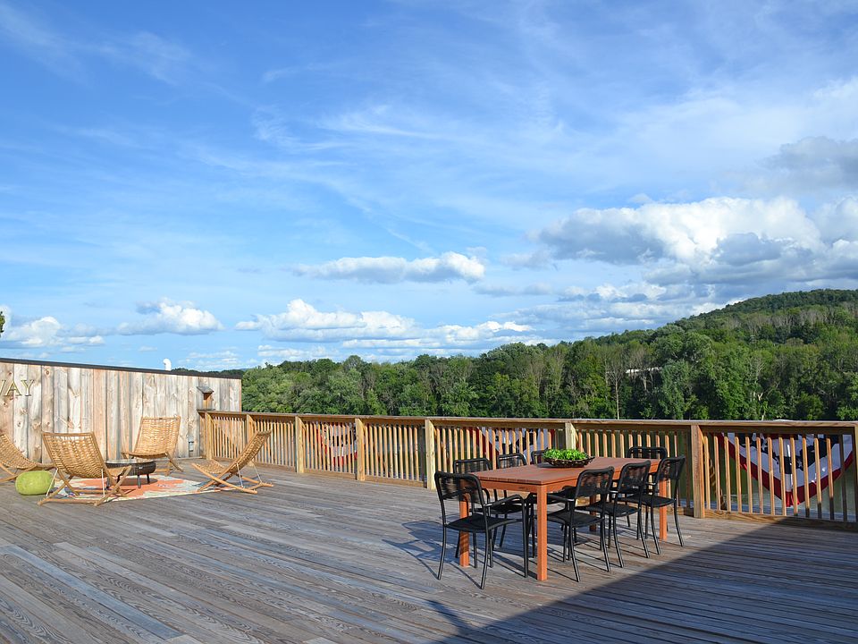 Rooftop deck