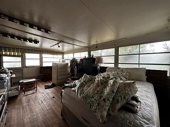 5th image of 1590 SW 65th Ter