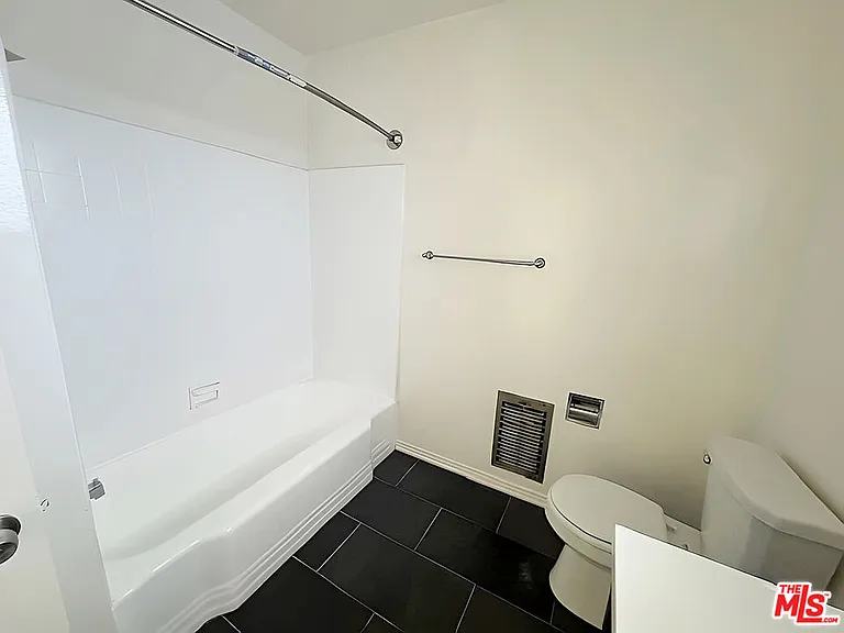 228 S Mariposa Ave #16 — Photo 22
