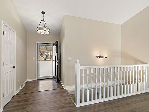 3rd image of 5135 Walnut Grove Dr