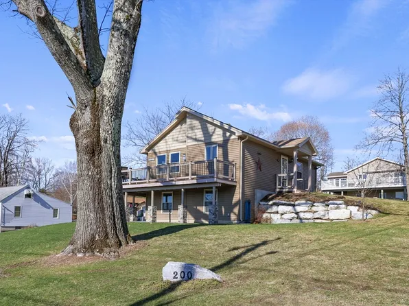 200 Narragansett Ave, Lanesborough, MA 01237