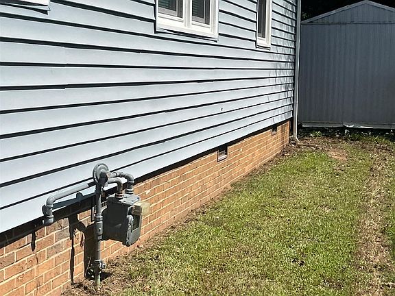 3rd image of 407 Shaw Ave