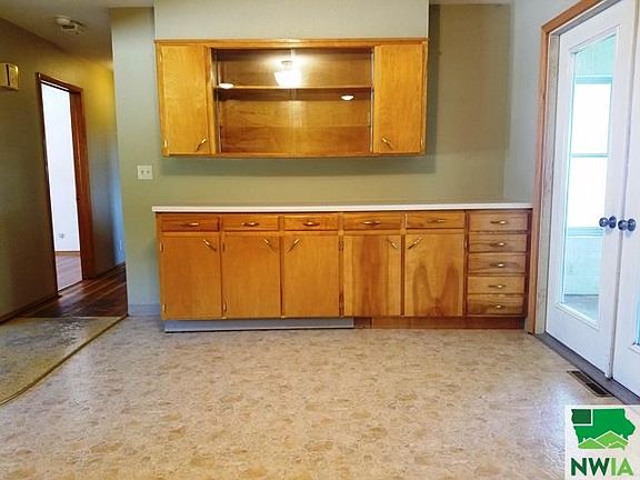 3rd image of 115 McKenna Dr