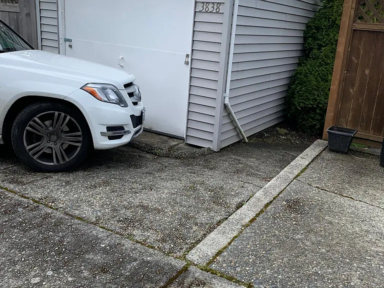 garage off alley to back of house
