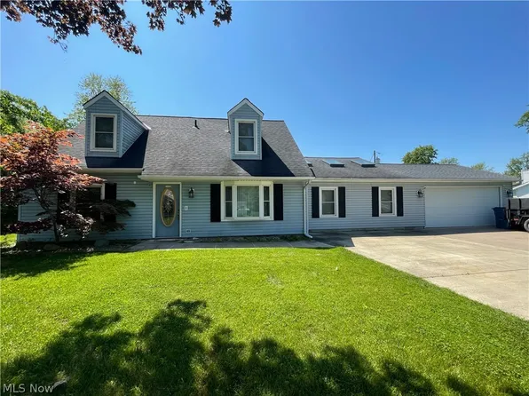 652 Robinwood Ave, Sheffield Lake, OH 44054