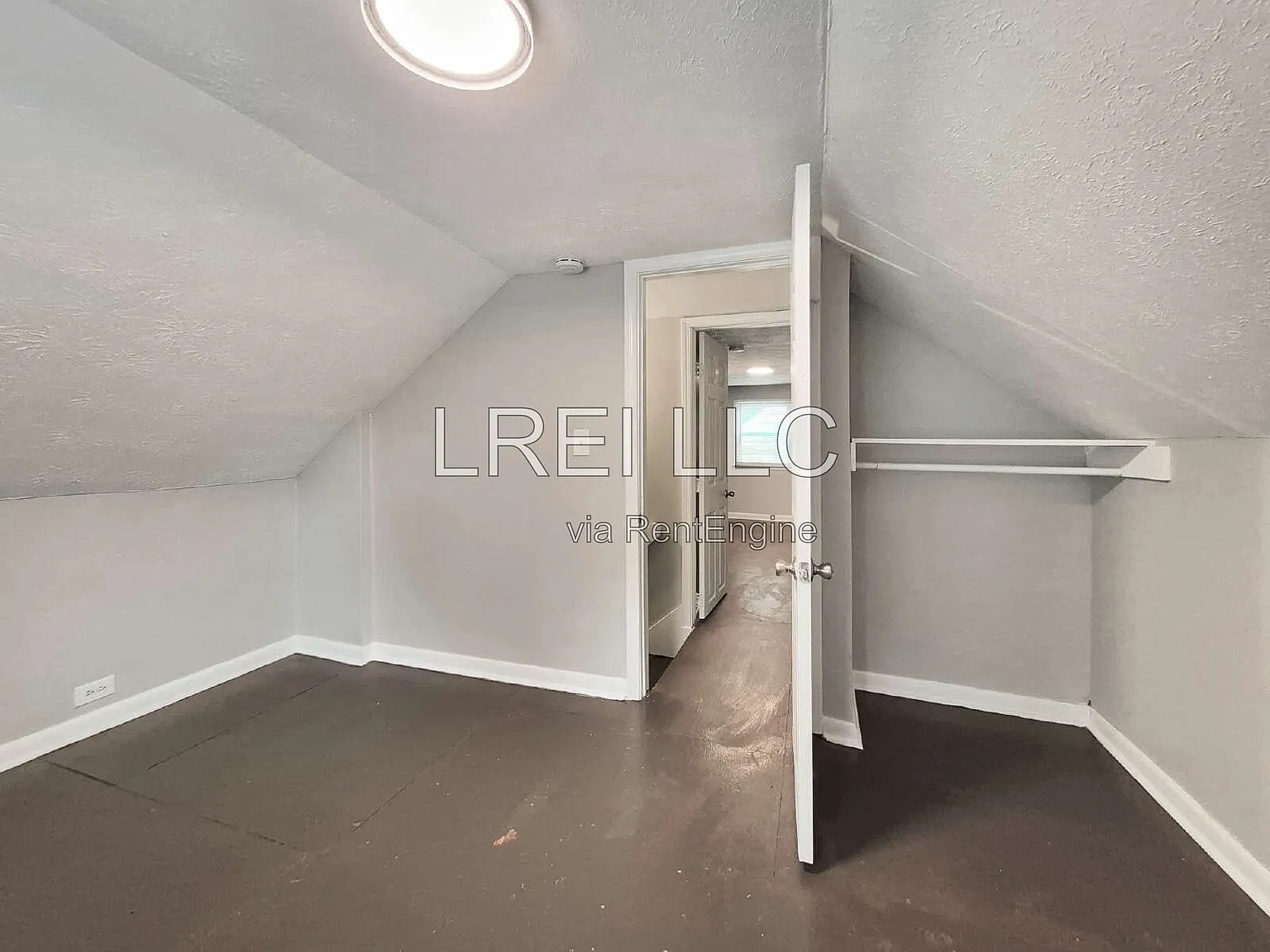 2 bed, 1.0 bath, 700 sqft, $1,025 — Photo 2