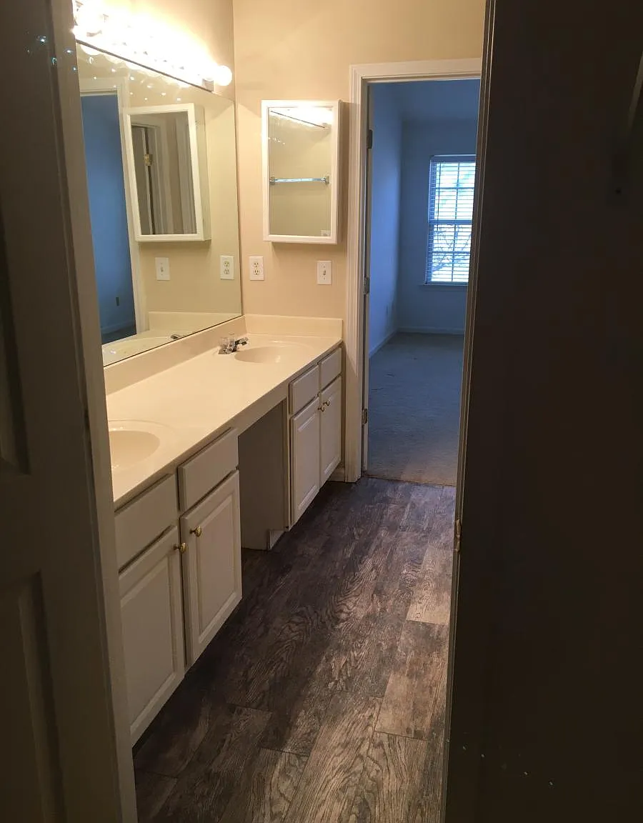 1725 Taynton Circle NW — Photo 2