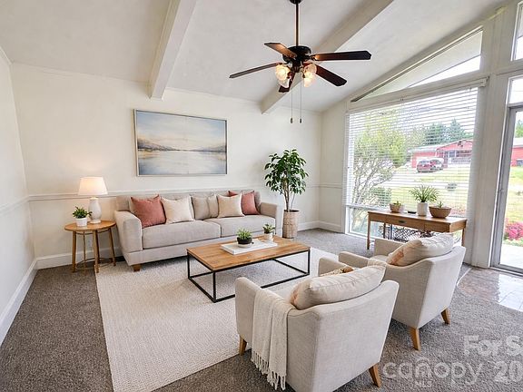 5th image of 1003 Robinhood Ln