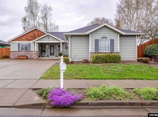 921 Mountain River Dr, Lebanon, OR 97355