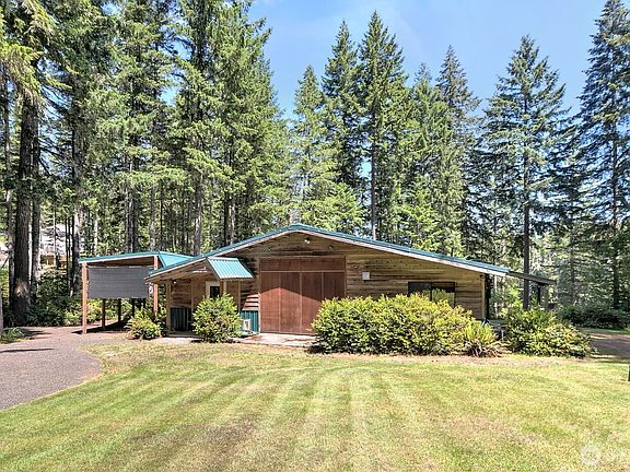 4th image of 90 NE Lakeridge Drive