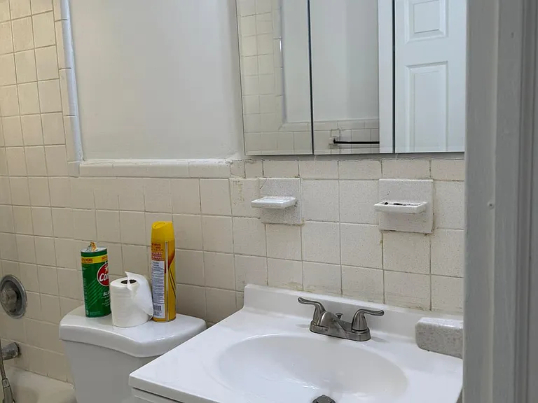 609 E 2nd St #1 — Photo 5