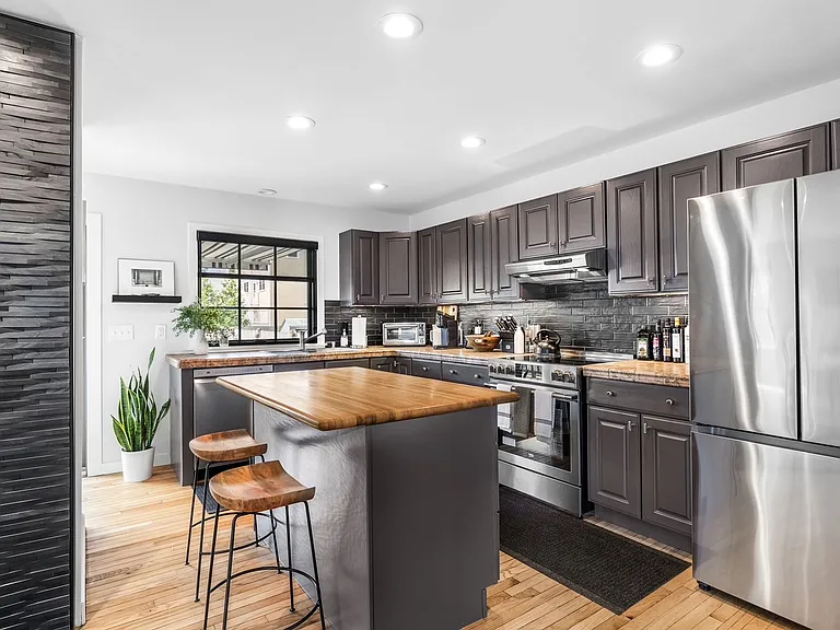 36 Rodman St — Photo 13