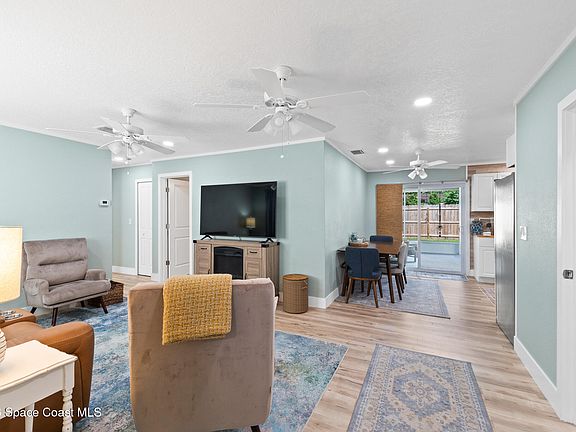 4th image of 309 3rd St