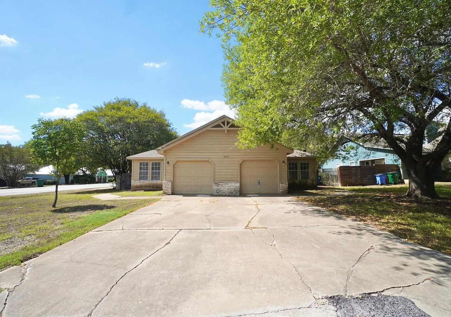 3 bed, 2.0 bath, 2067 sqft, $1,700 — Photo 1