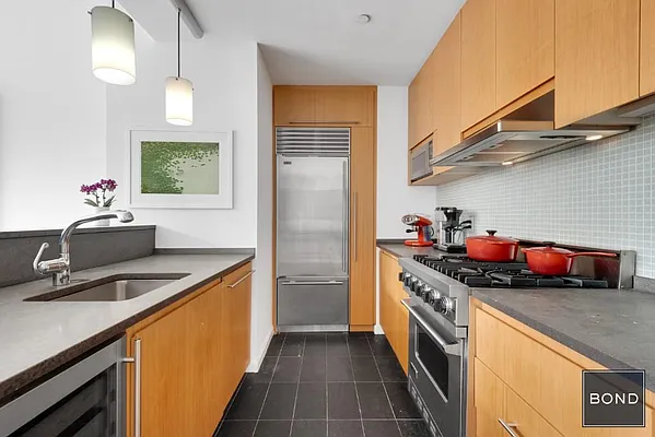 Sold by Bond New York | media 20