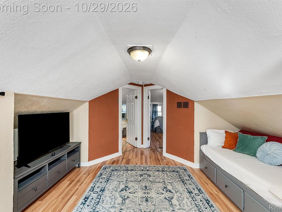 724 Gardenia Ave, photo 21