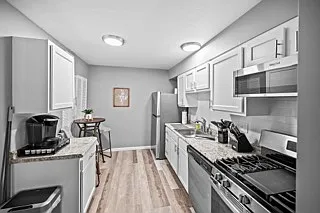 604 Clark St — Photo 29