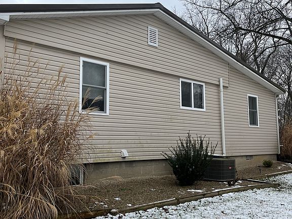 3rd image of 410 S Maple St