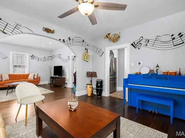 1219 S Main St, Saint Charles, MO 63301