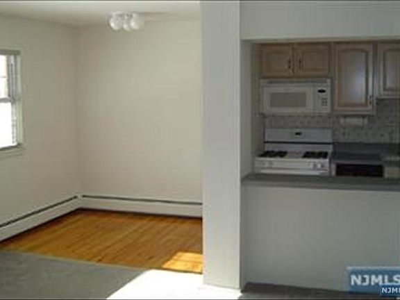 2nd image of 710 Washington Dr