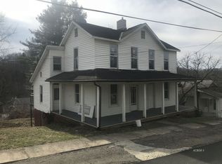 106 E Ewing St, New Straitsville, OH 43766
