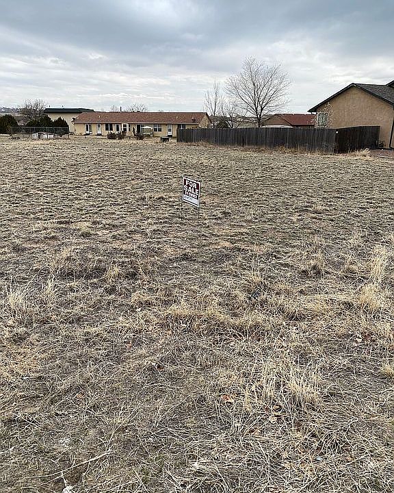 1st image of 812 S Bellflower Dr