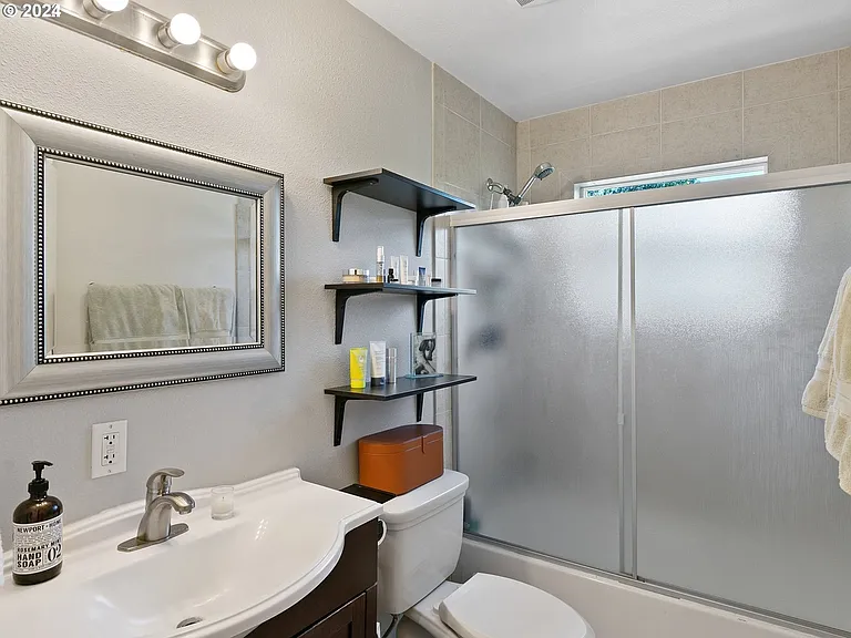 6847 N Seneca St #6847 — Photo 12