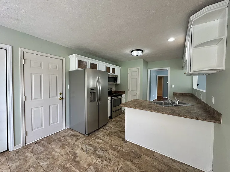 470 Rushmore Ct — Photo 9