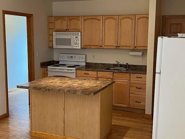 46 Englewood Rd #46R — Photo 3