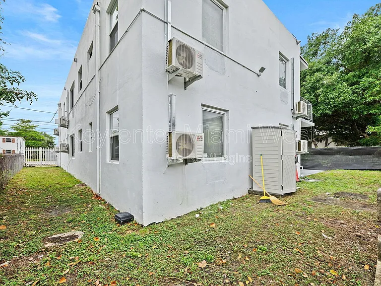1245 NW 60th St #1 — Photo 7