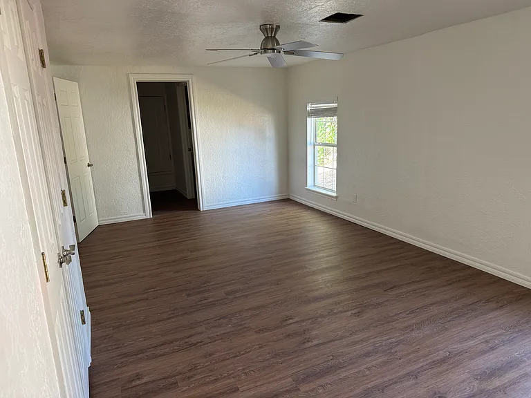 303 W South Dr — Photo 12