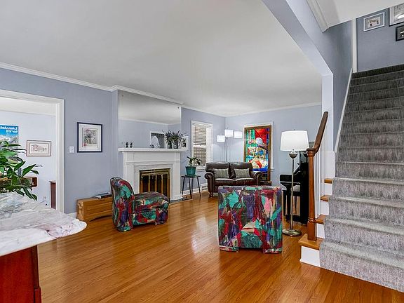 3rd image of 1243 W 71st Ter