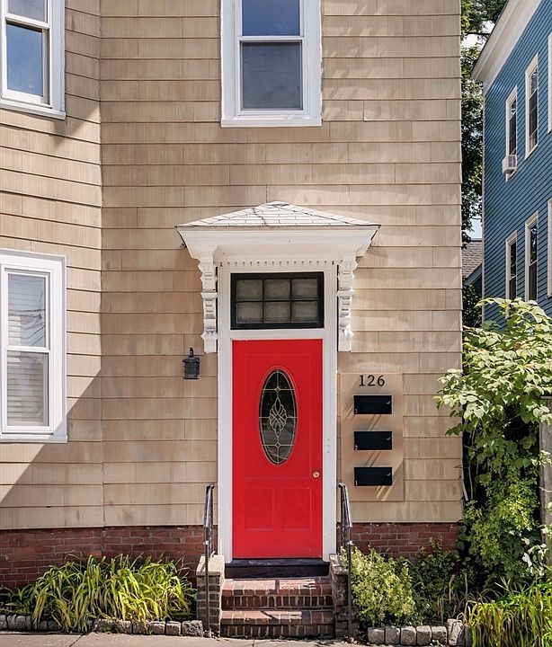 2nd image of 126 Kinnaird St #2