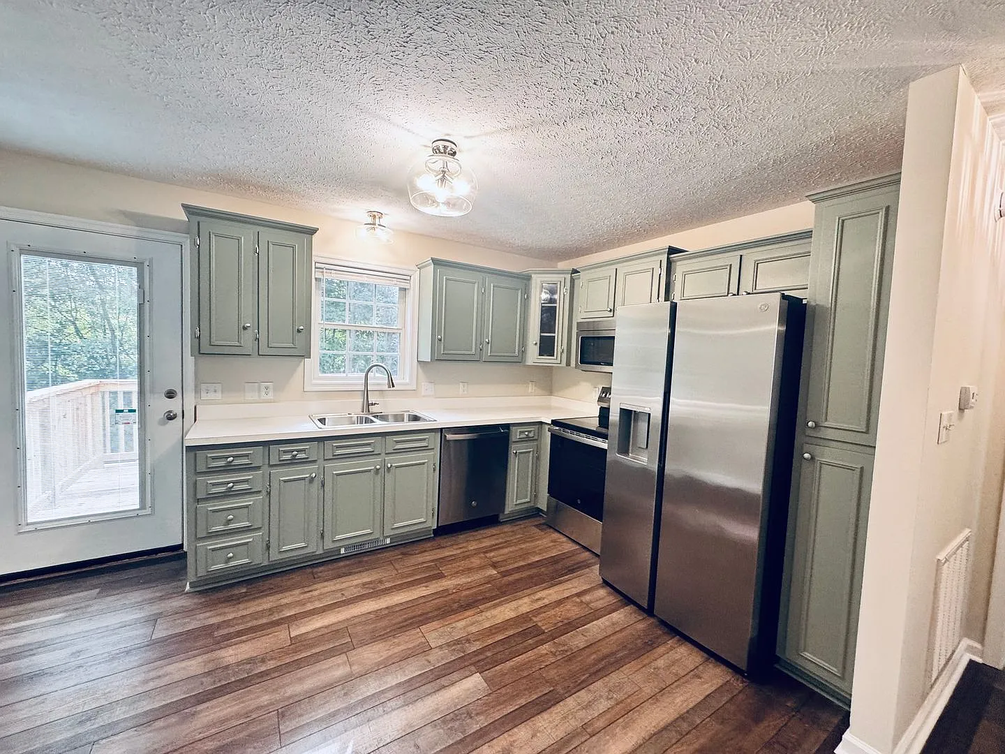 Nicely Renovated Home Behind Wyndhurst — Photo 4