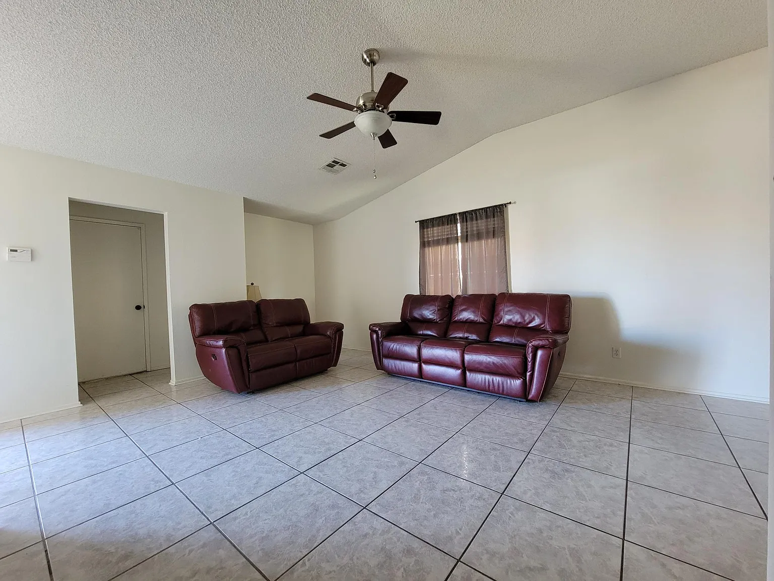 3 bed, 2.5 bath, 1700 sqft, $2,150 — Photo 3