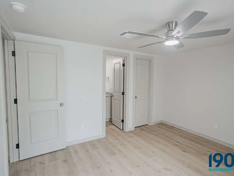 8604 S Brookline Ave — Photo 16