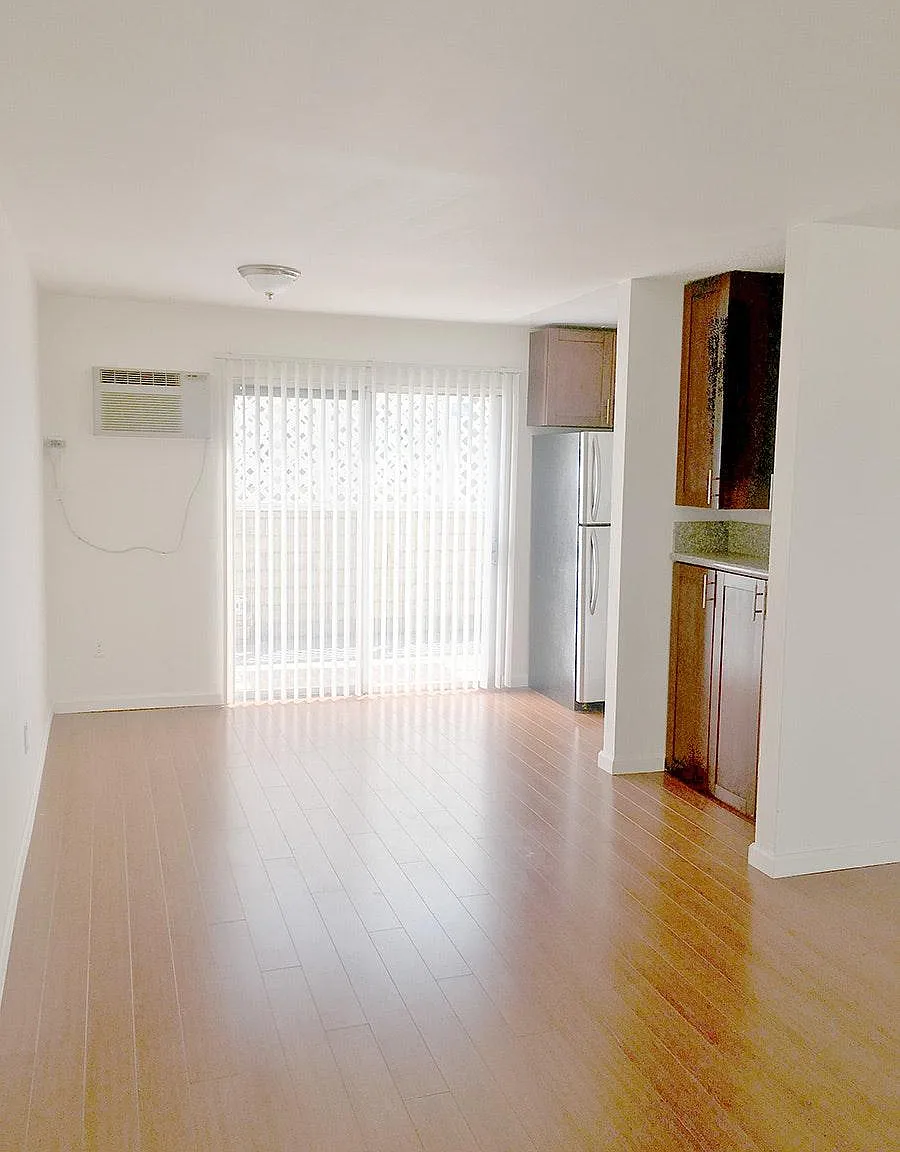 3 bed, 975 sqft, $3,000 — Photo 3