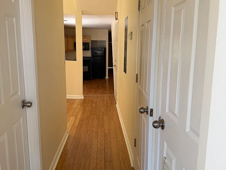 1928 W Diamond St #2 — Photo 17