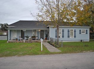 311 S Valley St, Cuero, TX 77954