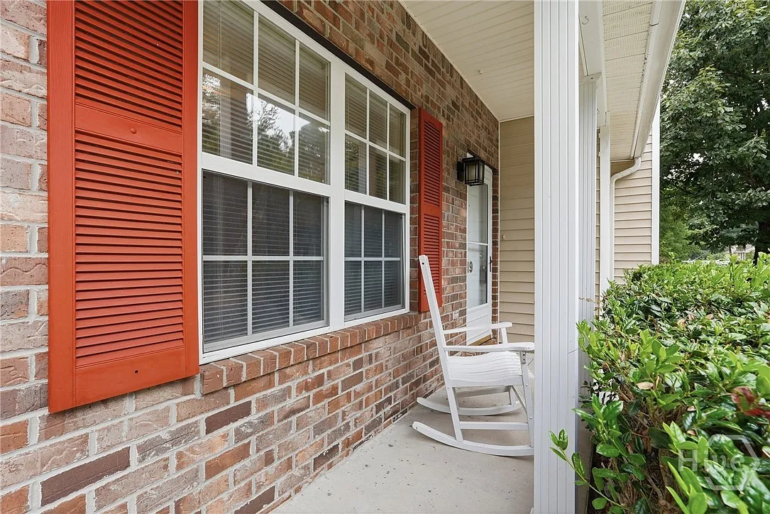 2 bed, 2.0 bath, 1160 sqft, $2,400 — Photo 2