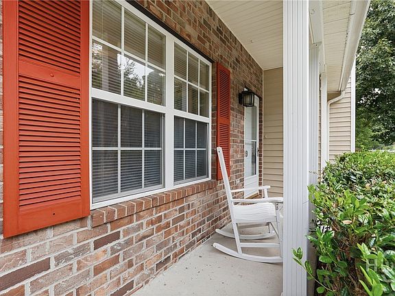 2nd image of 19 Chaintree Dr