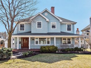 451 Colfax Ave, Clarendon Hills, IL 60514