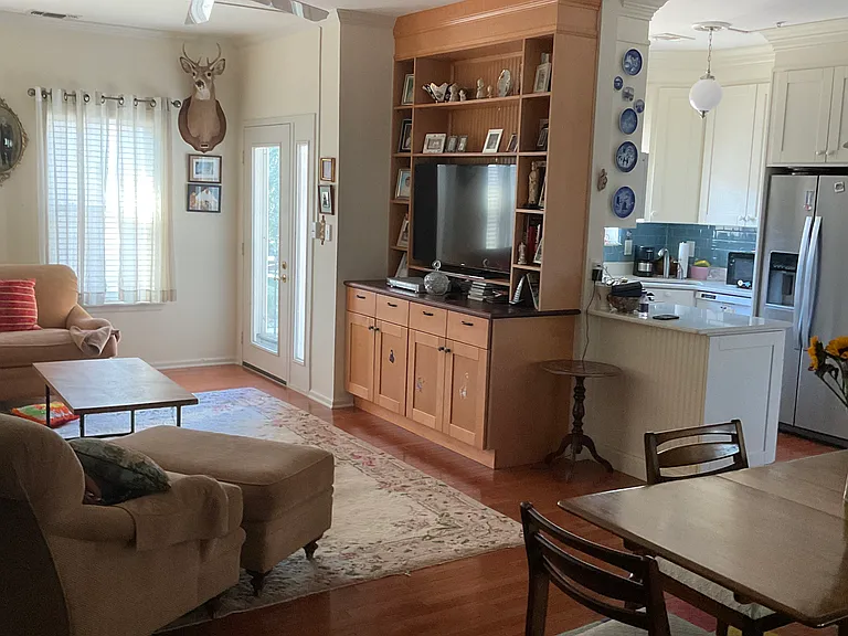 315 Brittany Dr — Photo 3